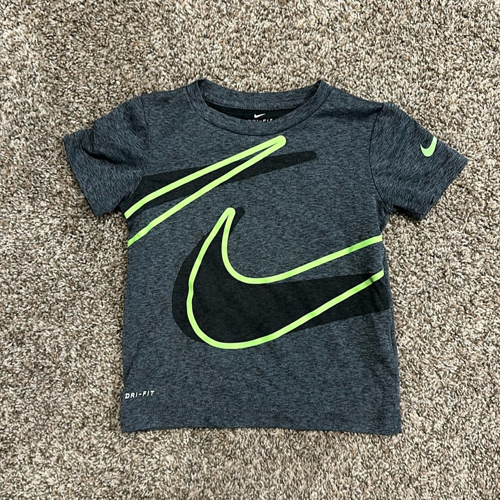 Nike graphic tee great condition